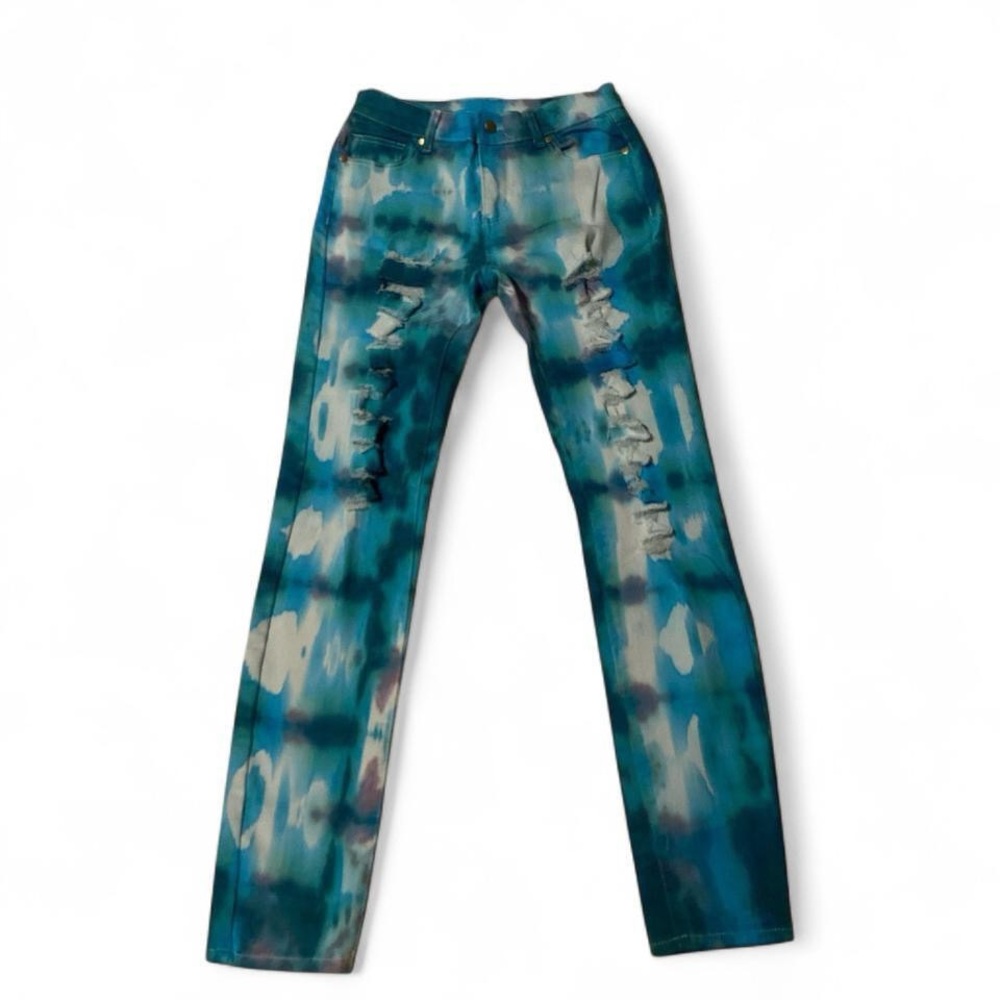 Tie dyed stretchy jeans with distressed look